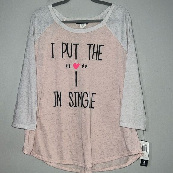 I Put the I in Single three-quarter sleeve graphic top size 1X - Picture 1 of 9